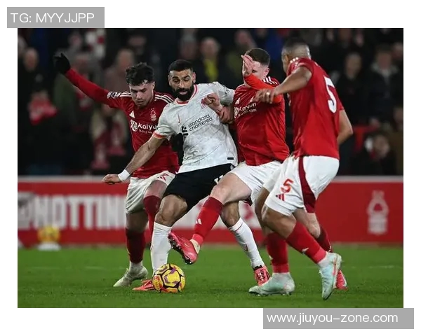 英超激战巴黎圣日耳曼与拜仁握手言和帽子戏法引发争议判罚热议