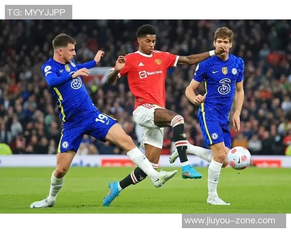 欧联杯精彩对决切尔西与曼联战成平局绝杀瞬间引发全场狂欢