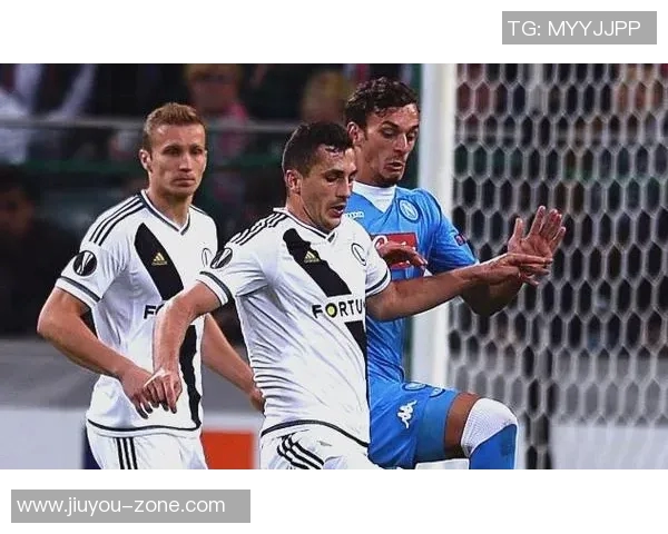 欧联杯精彩对决：里昂与那不勒斯战成平局战术分析与精彩瞬间回顾