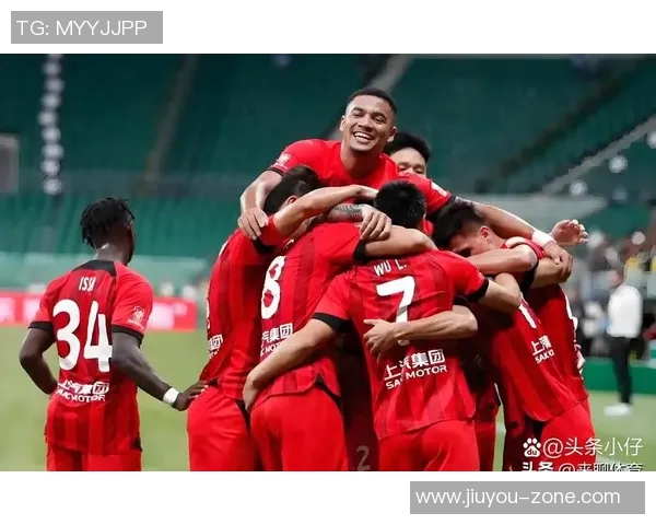 中超激战AC米兰险胜拜仁红牌争议引发全场热议与十大精彩进球回顾 中超激战AC米兰险胜拜仁红牌争议引发全场热议与十大精彩进球回顾