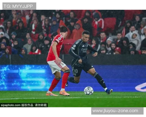 本菲卡逆袭皇马3-0大胜帽子戏法引发争议判罚全场沸腾 本菲卡逆袭皇马3-0大胜帽子戏法引发争议判罚全场沸腾