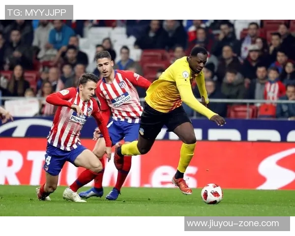 西甲激战：拜仁逆转马竞乌龙球引发争议判罚全场沸腾