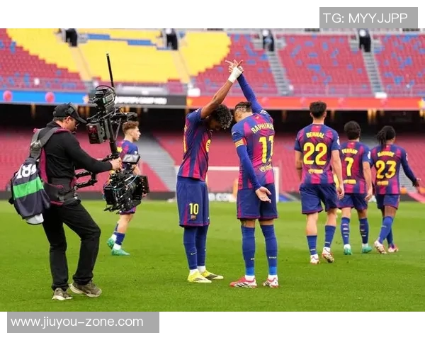 国王杯惊现冷门巴黎圣日耳曼狂胜那不勒斯四球逆转引发全场沸腾